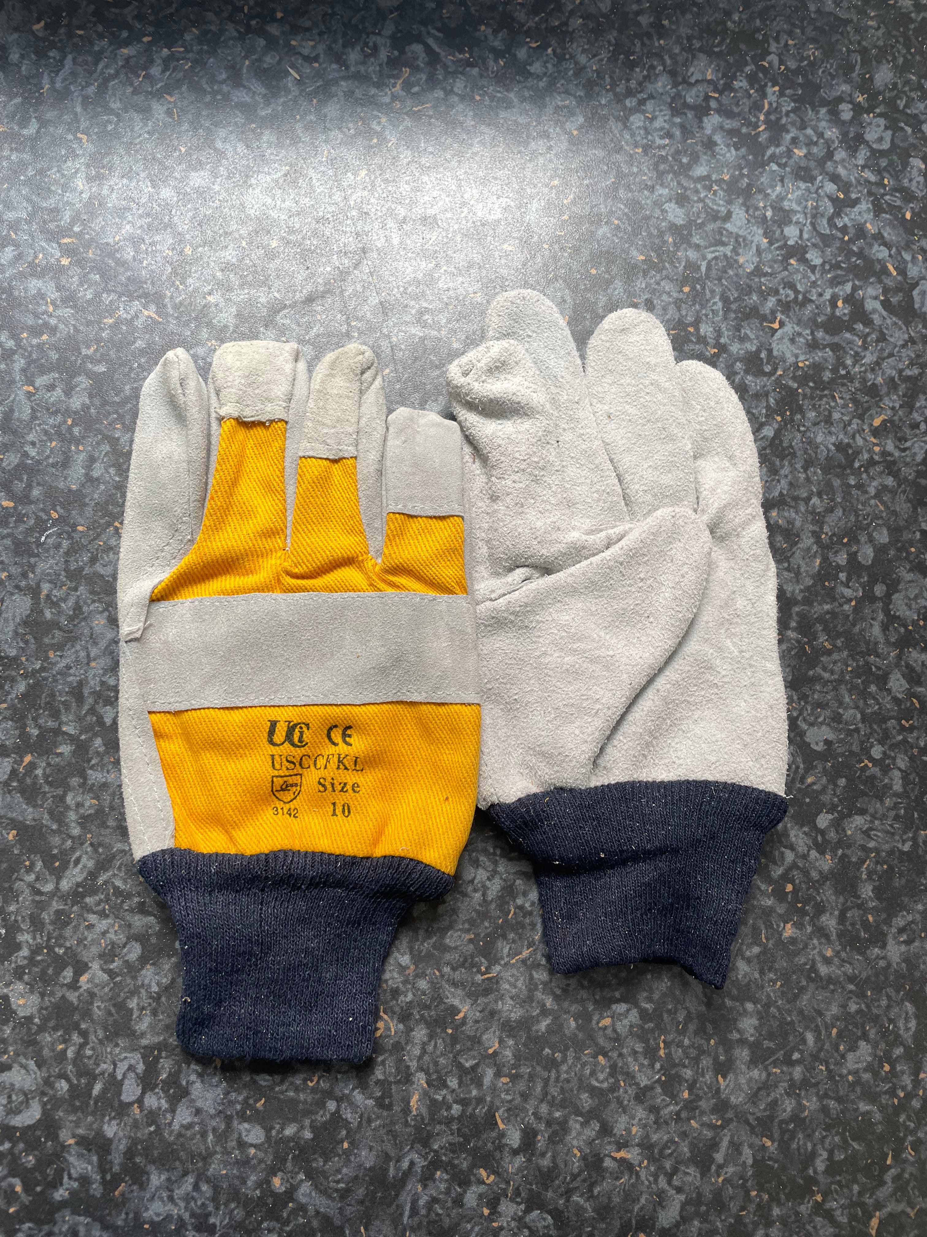 Heavy duty gloves
