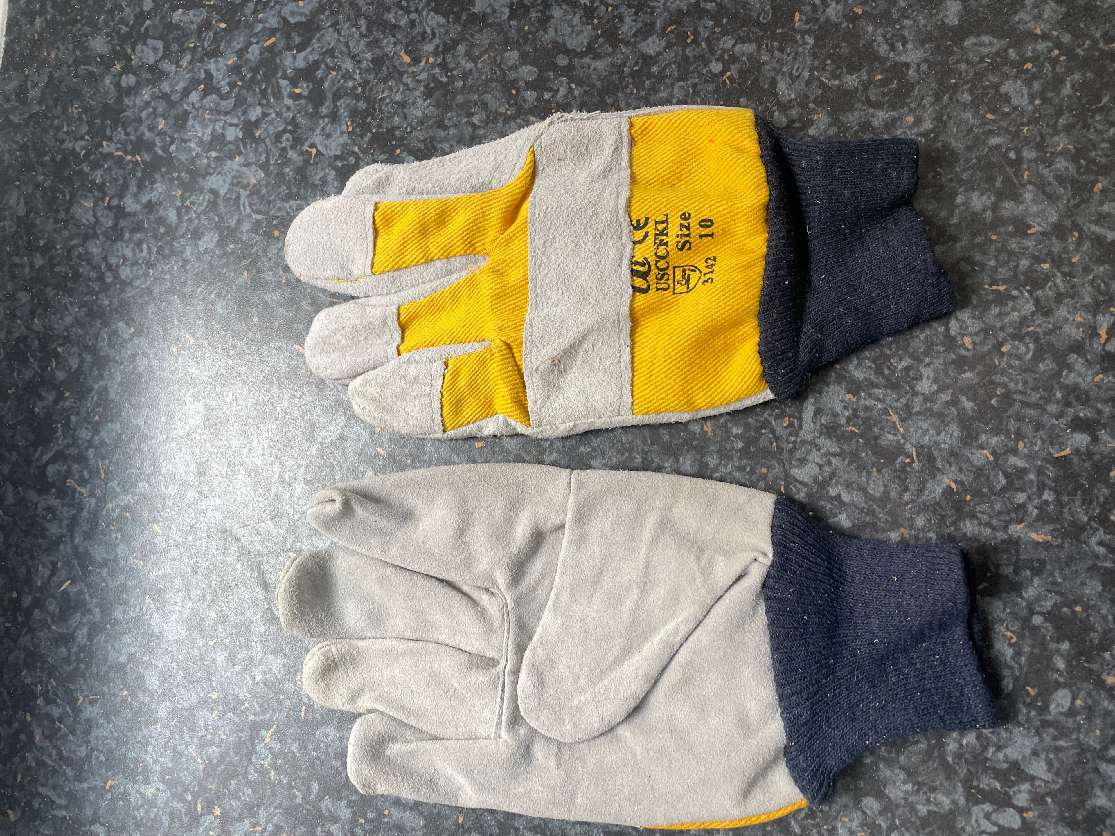Heavy duty gloves