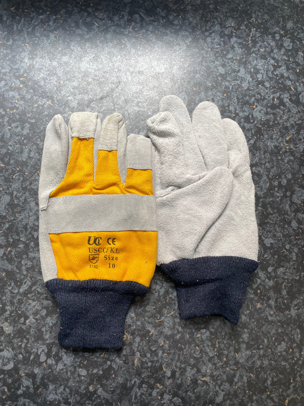 Heavy duty gloves